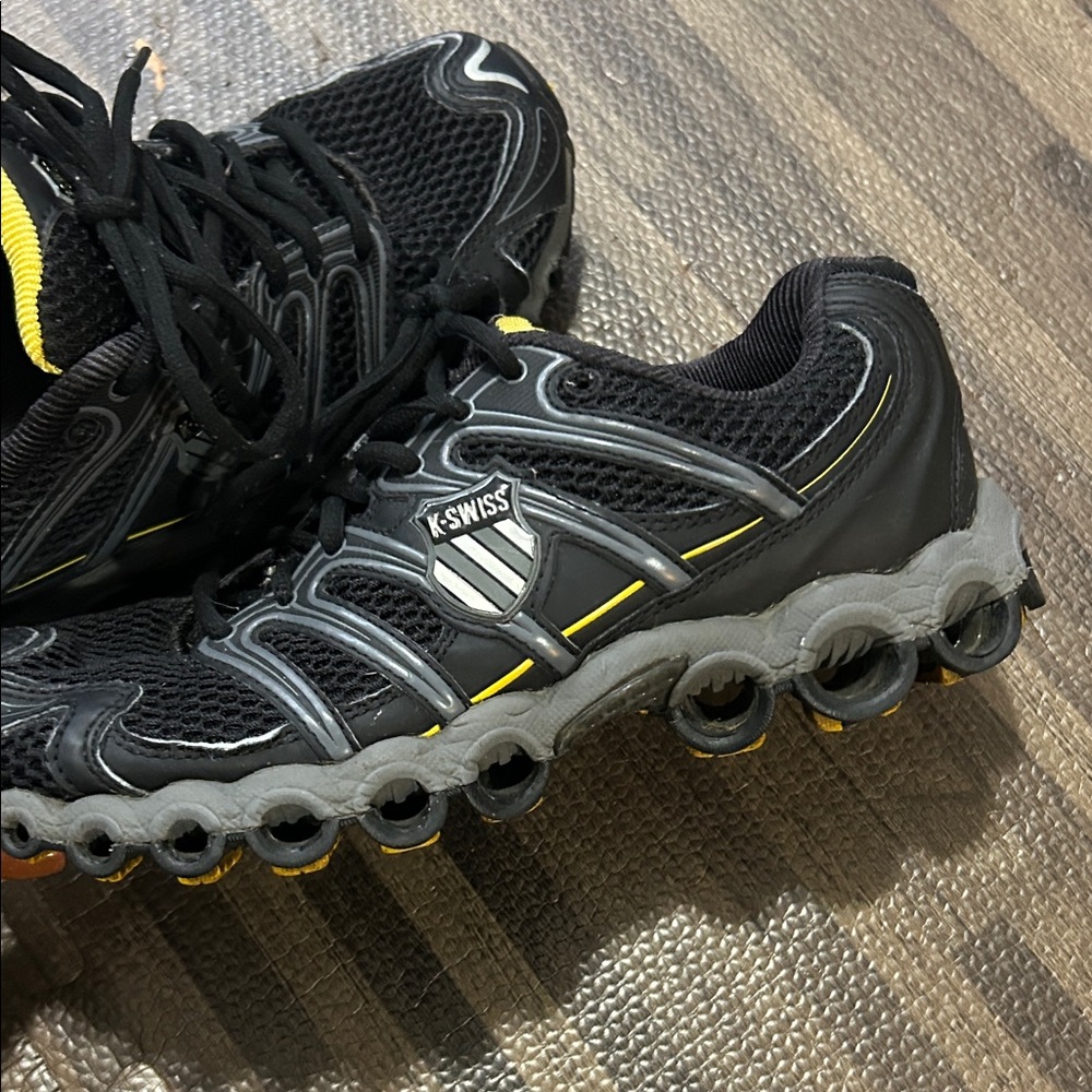 K-Swiss Tubes Training Black and Yellow Athletic Shoes